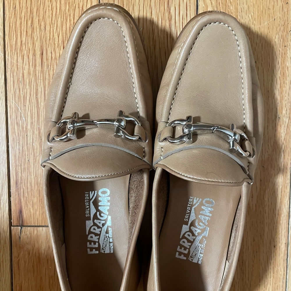 Salvatore Ferragamo leather Loafer shoes- size 6